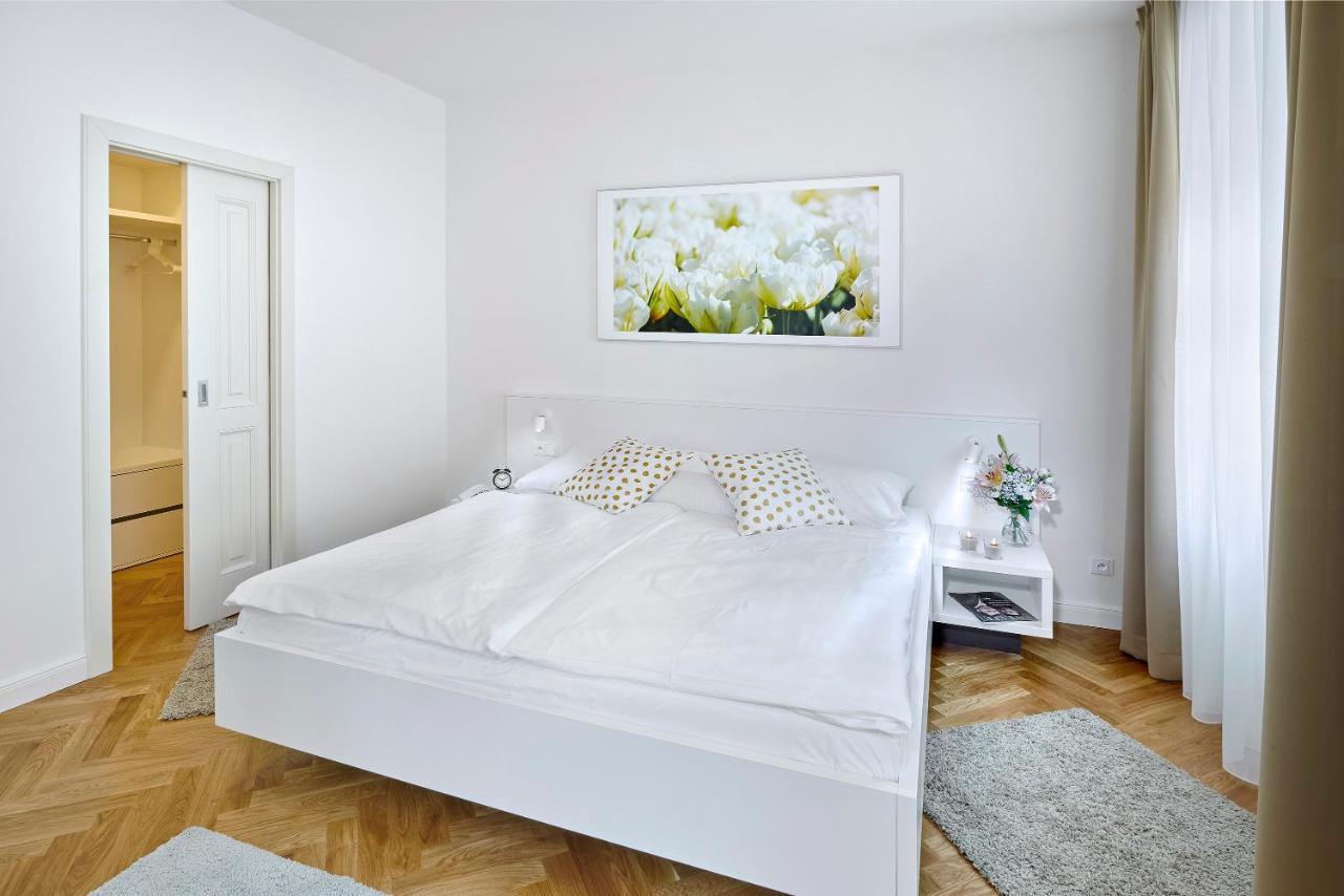 Downtown Suites Mala Strana Prague Exterior photo